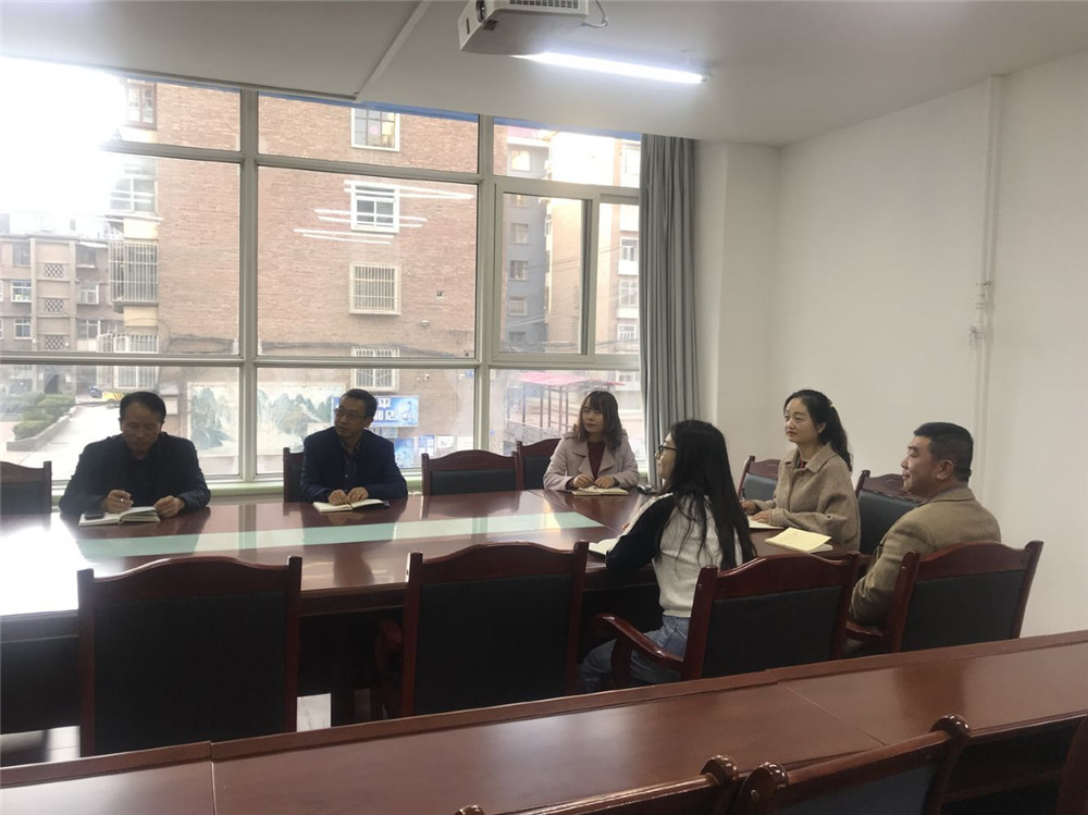 1571911595588747.jpg 潤達公司 2019年10月22日 潤達公司黨支部集中觀看《榜樣4》專題節(jié)目 001.jpg